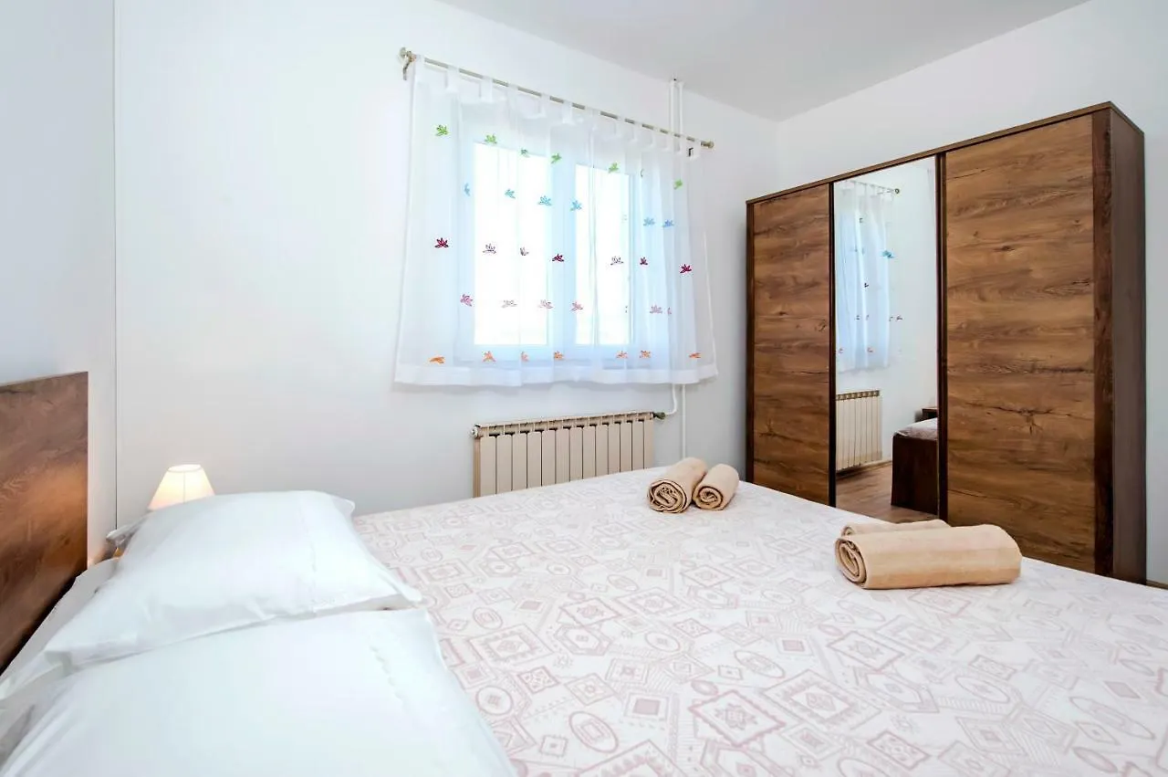 Apartment Ivo روفينج